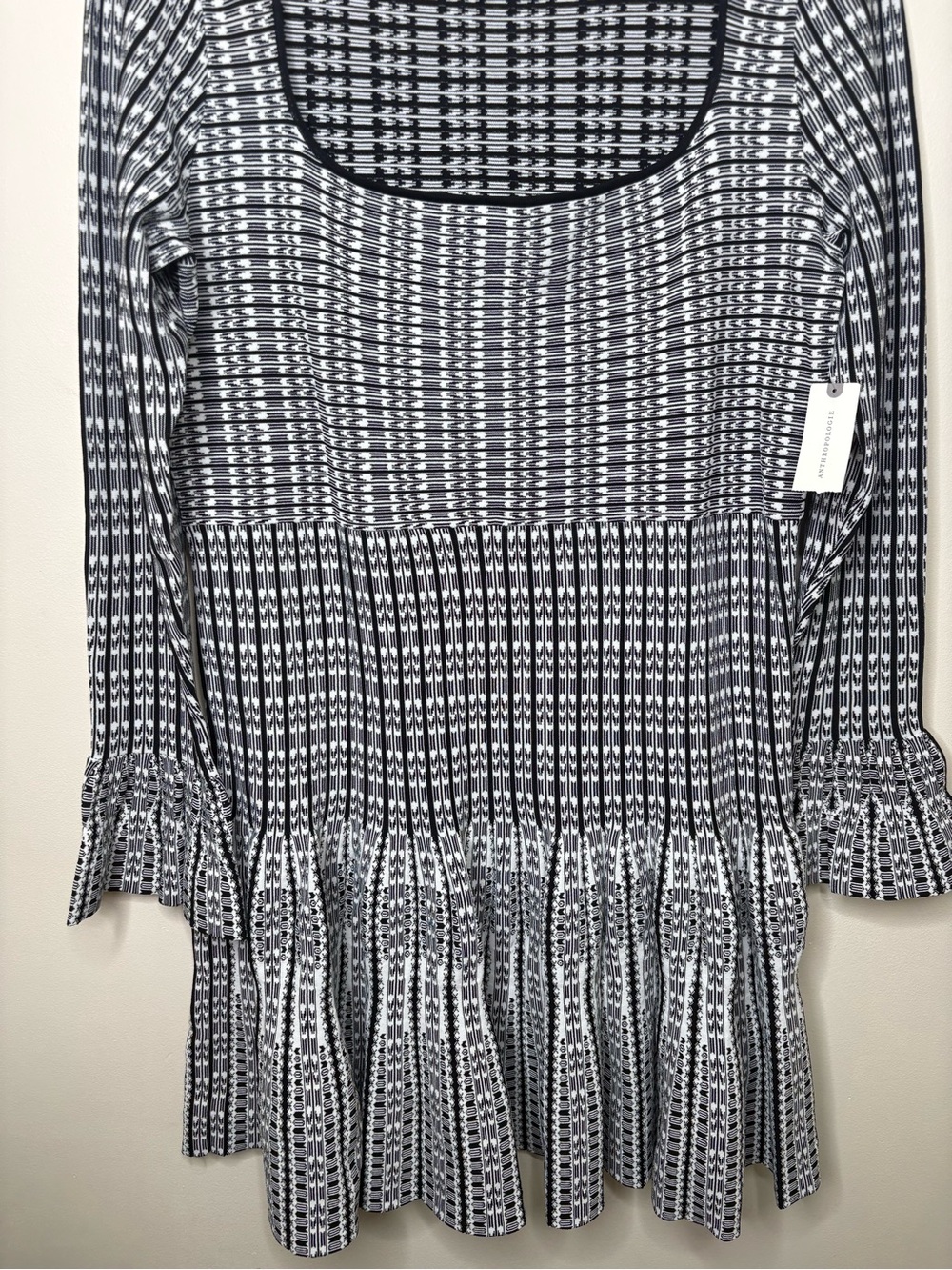 Anthropologie -  Black & White Long-Sleeve Scoop Neck Knit Dress - New With Tags - Picture 5 of 9